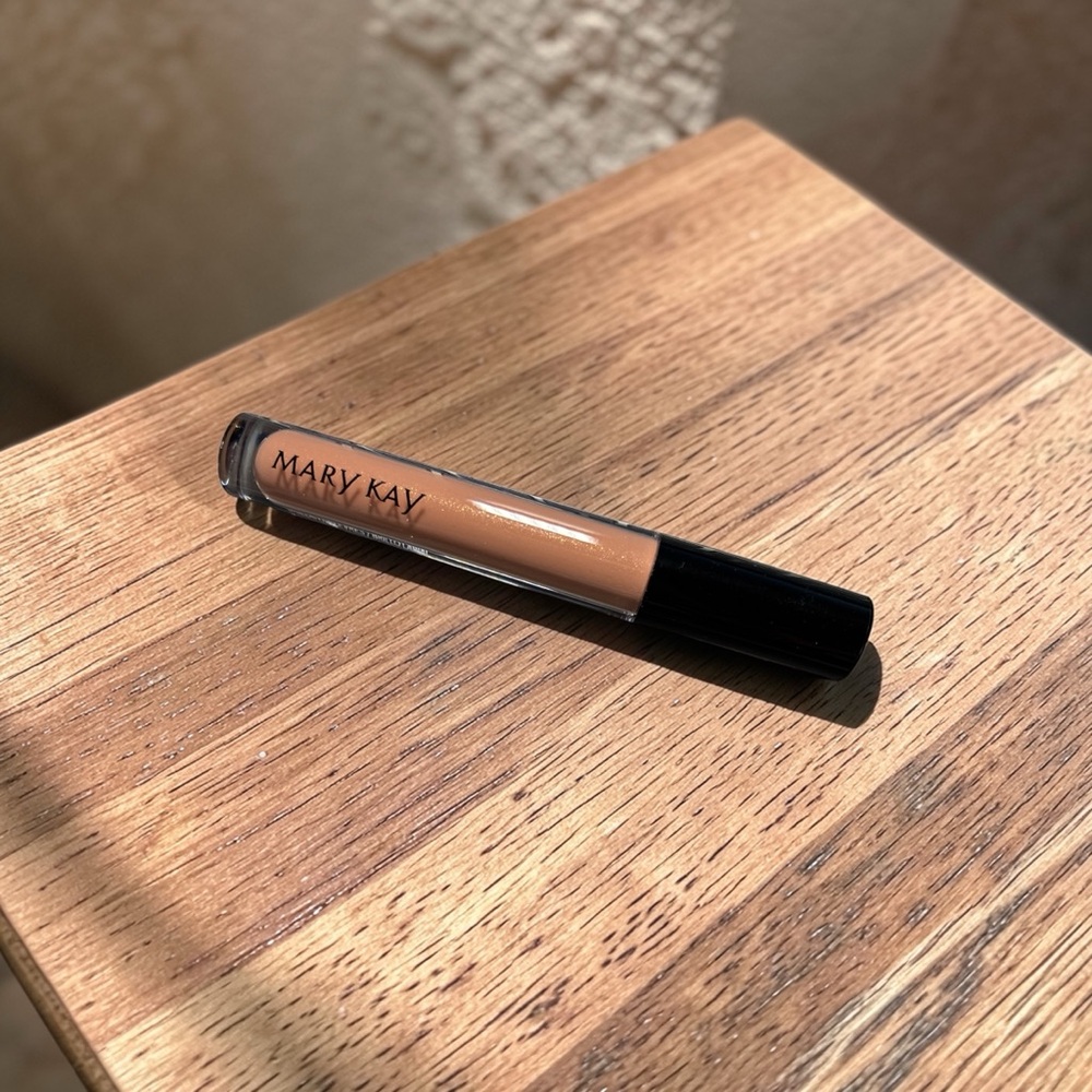 Mary Kay Unlimited Lip Gloss Soft Nude Shimmer Neutral Gloss NIB